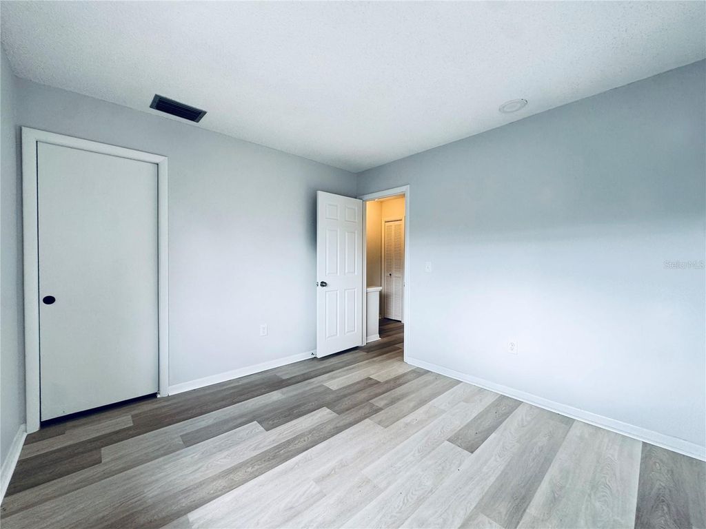 Image 15 of property listing at 5089 EAGLESMERE DRIVE D09, Orlando, FL 32819