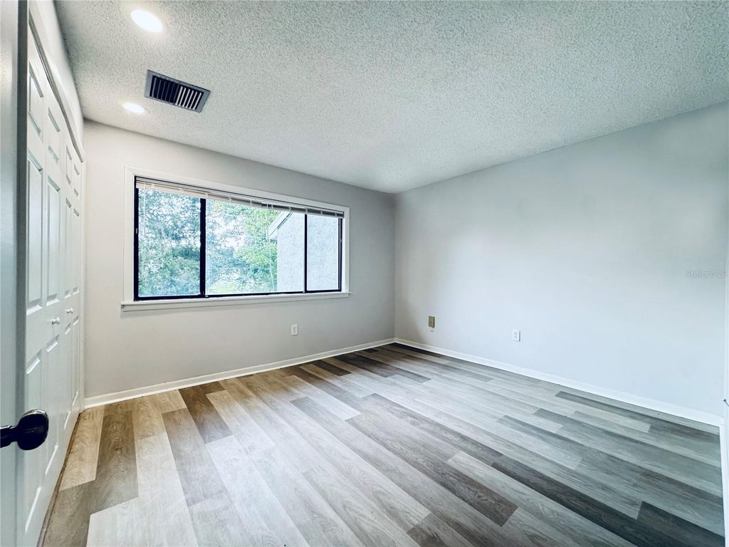 Image 16 of property listing at 5089 EAGLESMERE DRIVE D09, Orlando, FL 32819