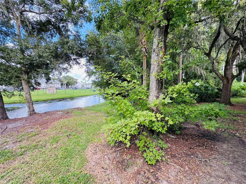 Image 20 of property listing at 5089 EAGLESMERE DRIVE D09, Orlando, FL 32819