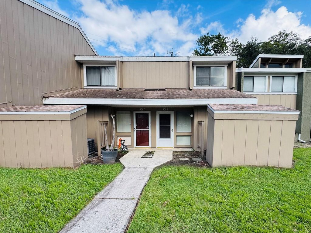 Image 23 of property listing at 5089 EAGLESMERE DRIVE D09, Orlando, FL 32819