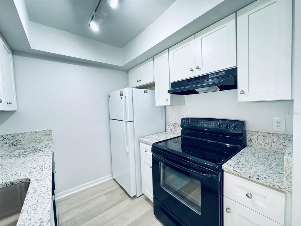 Image 6 of property listing at 5089 EAGLESMERE DRIVE D09, Orlando, FL 32819