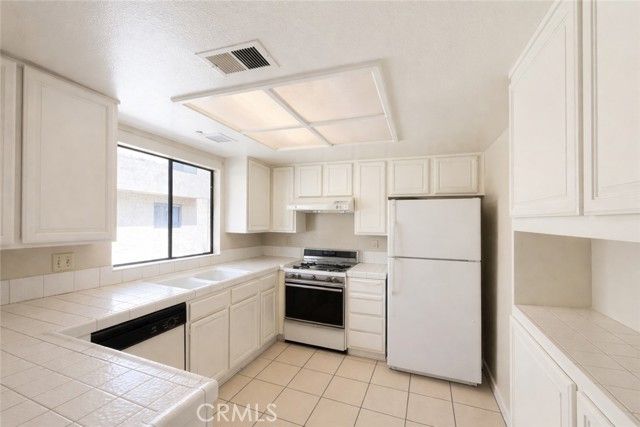 431 N Alhambra B, Monterey Park, CA 91755