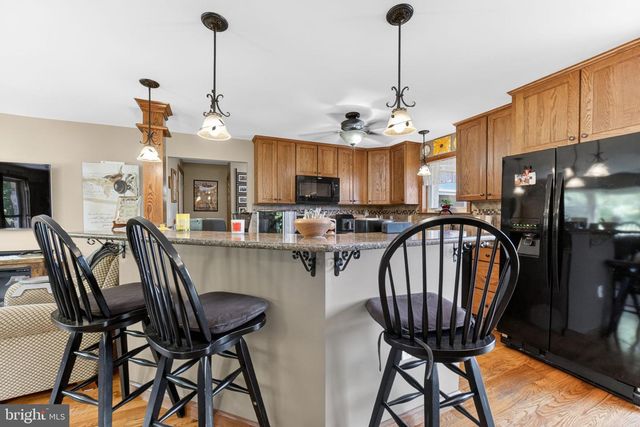1433 FLINT HILL RD, Coopersburg, PA 18036
