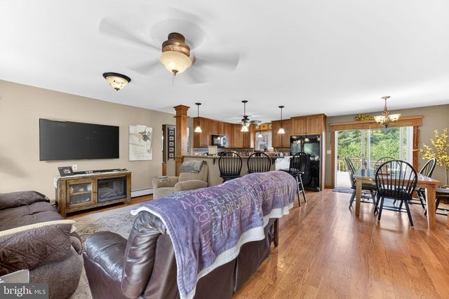 1433 FLINT HILL RD, Coopersburg, PA 18036