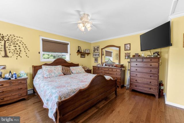 1433 FLINT HILL RD, Coopersburg, PA 18036