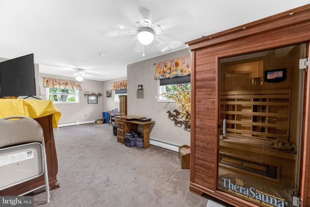1433 FLINT HILL RD, Coopersburg, PA 18036