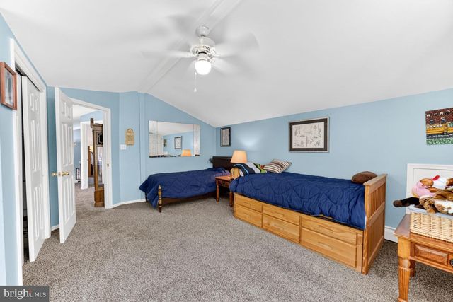 1433 FLINT HILL RD, Coopersburg, PA 18036