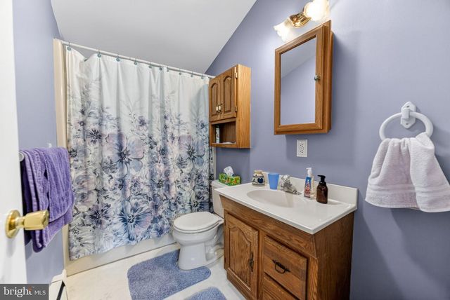 1433 FLINT HILL RD, Coopersburg, PA 18036