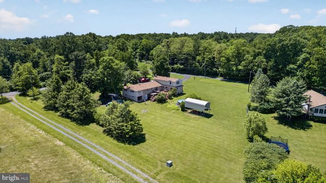 1433 FLINT HILL RD, Coopersburg, PA 18036