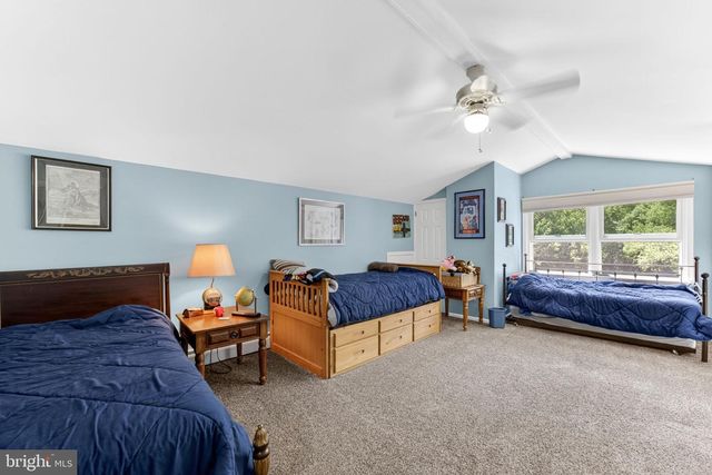 1433 FLINT HILL RD, Coopersburg, PA 18036