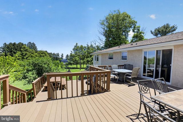 1433 FLINT HILL RD, Coopersburg, PA 18036