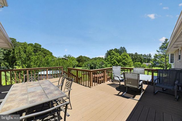 1433 FLINT HILL RD, Coopersburg, PA 18036