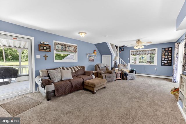 1433 FLINT HILL RD, Coopersburg, PA 18036