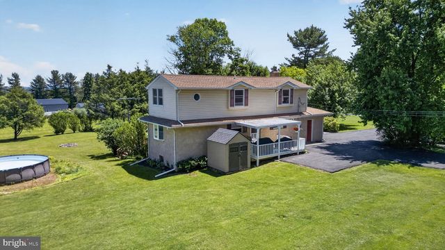 1433 FLINT HILL RD, Coopersburg, PA 18036