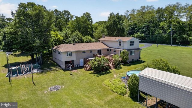 1433 FLINT HILL RD, Coopersburg, PA 18036