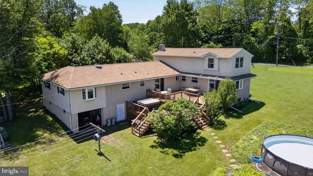 1433 FLINT HILL RD, Coopersburg, PA 18036