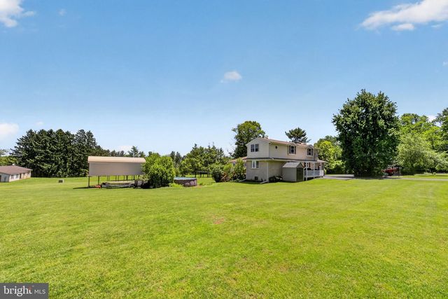 1433 FLINT HILL RD, Coopersburg, PA 18036