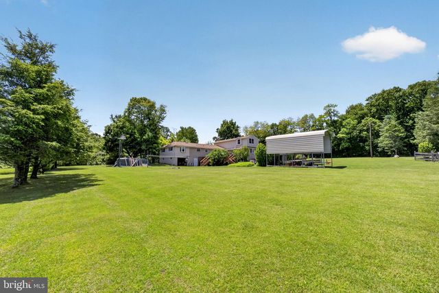 1433 FLINT HILL RD, Coopersburg, PA 18036
