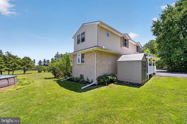 1433 FLINT HILL RD, Coopersburg, PA 18036