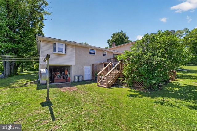 1433 FLINT HILL RD, Coopersburg, PA 18036