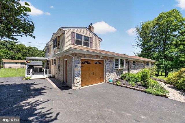 1433 FLINT HILL RD, Coopersburg, PA 18036