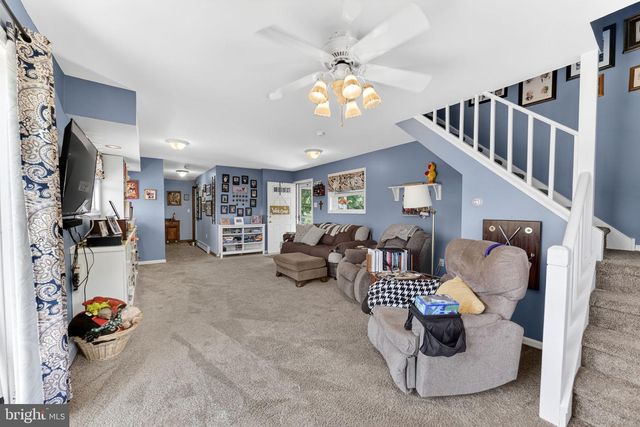 1433 FLINT HILL RD, Coopersburg, PA 18036