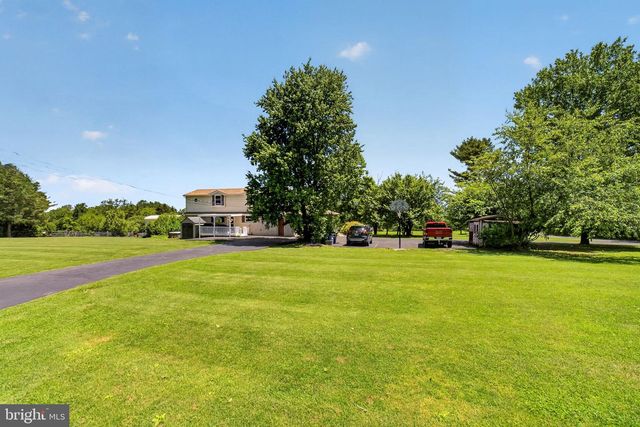 1433 FLINT HILL RD, Coopersburg, PA 18036