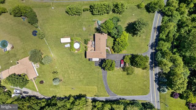 1433 FLINT HILL RD, Coopersburg, PA 18036