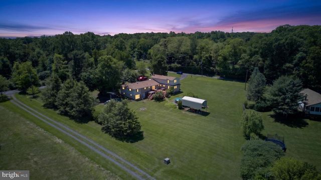 1433 FLINT HILL RD, Coopersburg, PA 18036