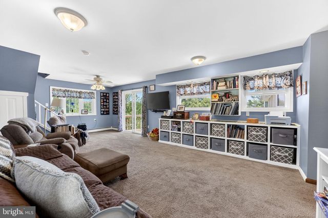 1433 FLINT HILL RD, Coopersburg, PA 18036