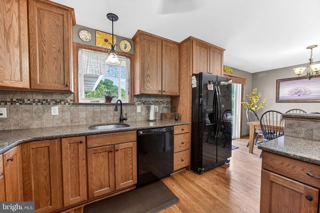 1433 FLINT HILL RD, Coopersburg, PA 18036
