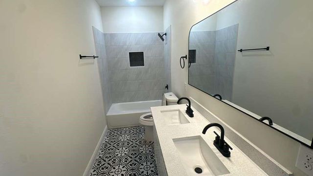 3810 Hiford Drive B, Houston, TX 77047