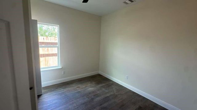 3810 Hiford Drive B, Houston, TX 77047