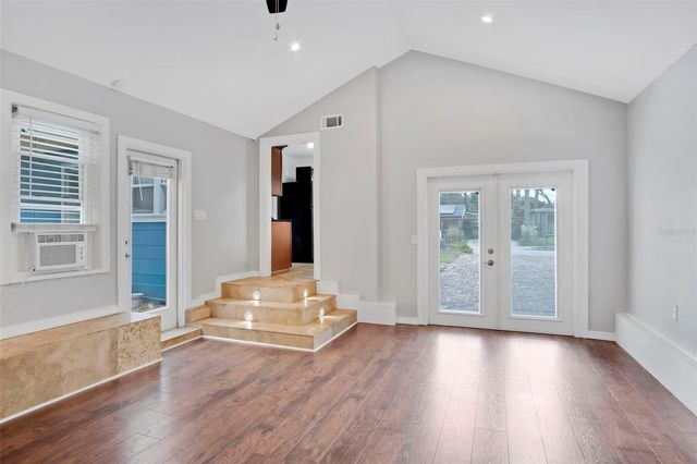 215 E GRANT STREET, Orlando, FL 32806