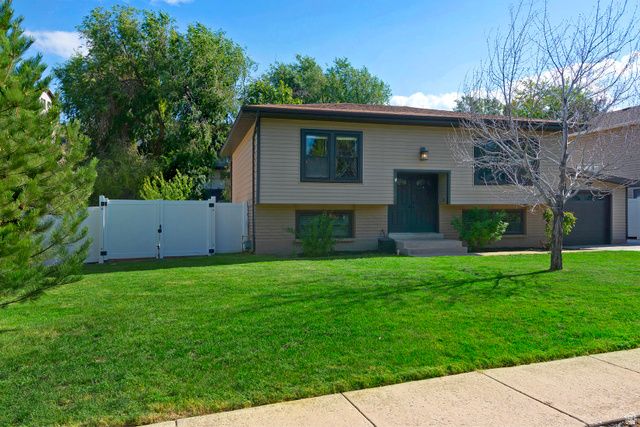 8523 S KELSCH DR, Sandy, UT 84093