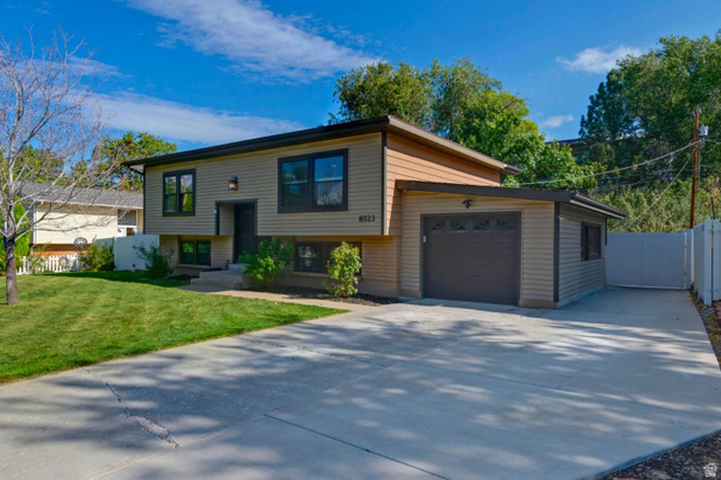 8523 S KELSCH DR, Sandy, UT 84093