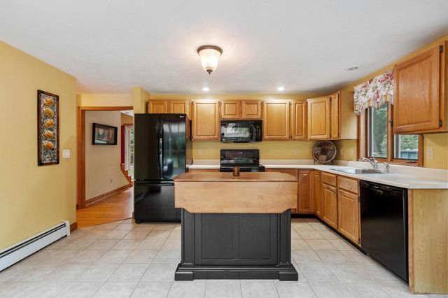 10 Hog Hill Rd, Pepperell, MA 01463