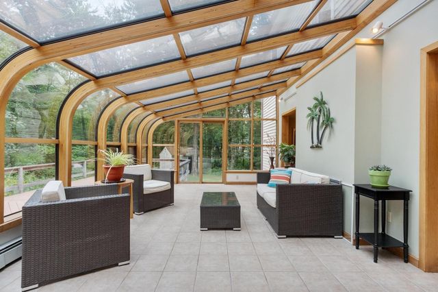 10 Hog Hill Rd, Pepperell, MA 01463