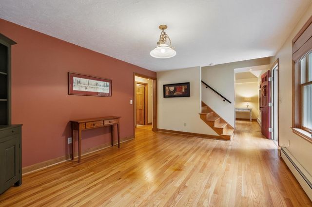 10 Hog Hill Rd, Pepperell, MA 01463