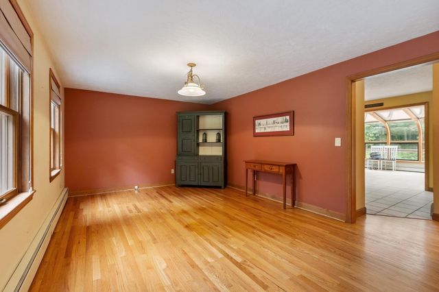 10 Hog Hill Rd, Pepperell, MA 01463