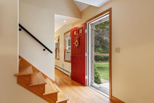 10 Hog Hill Rd, Pepperell, MA 01463