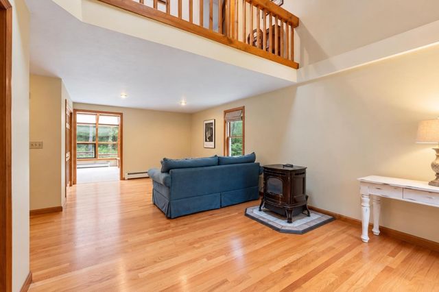 10 Hog Hill Rd, Pepperell, MA 01463