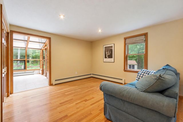 10 Hog Hill Rd, Pepperell, MA 01463