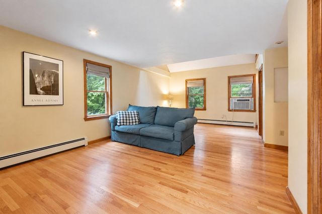 10 Hog Hill Rd, Pepperell, MA 01463