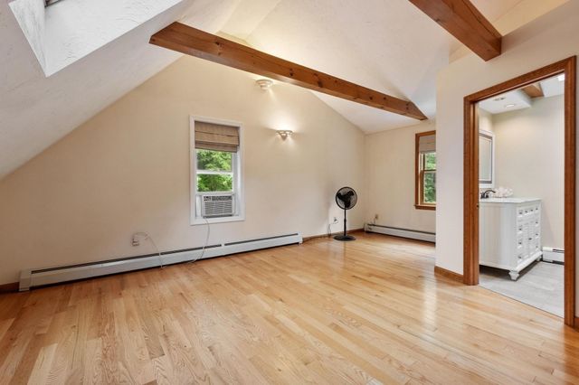 10 Hog Hill Rd, Pepperell, MA 01463