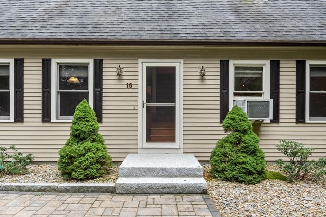 10 Hog Hill Rd, Pepperell, MA 01463