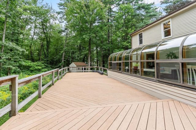 10 Hog Hill Rd, Pepperell, MA 01463