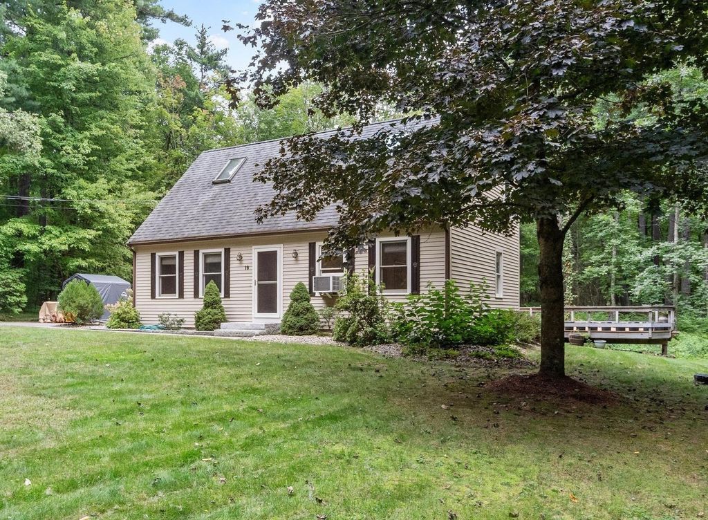 10 Hog Hill Rd, Pepperell, MA 01463