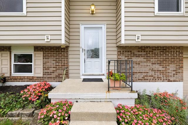 108 Wickham Farm Drive, Englewood, OH 45322