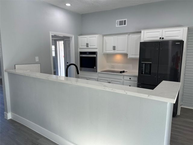 5005 Tamarach Drive, Baytown, TX 77521